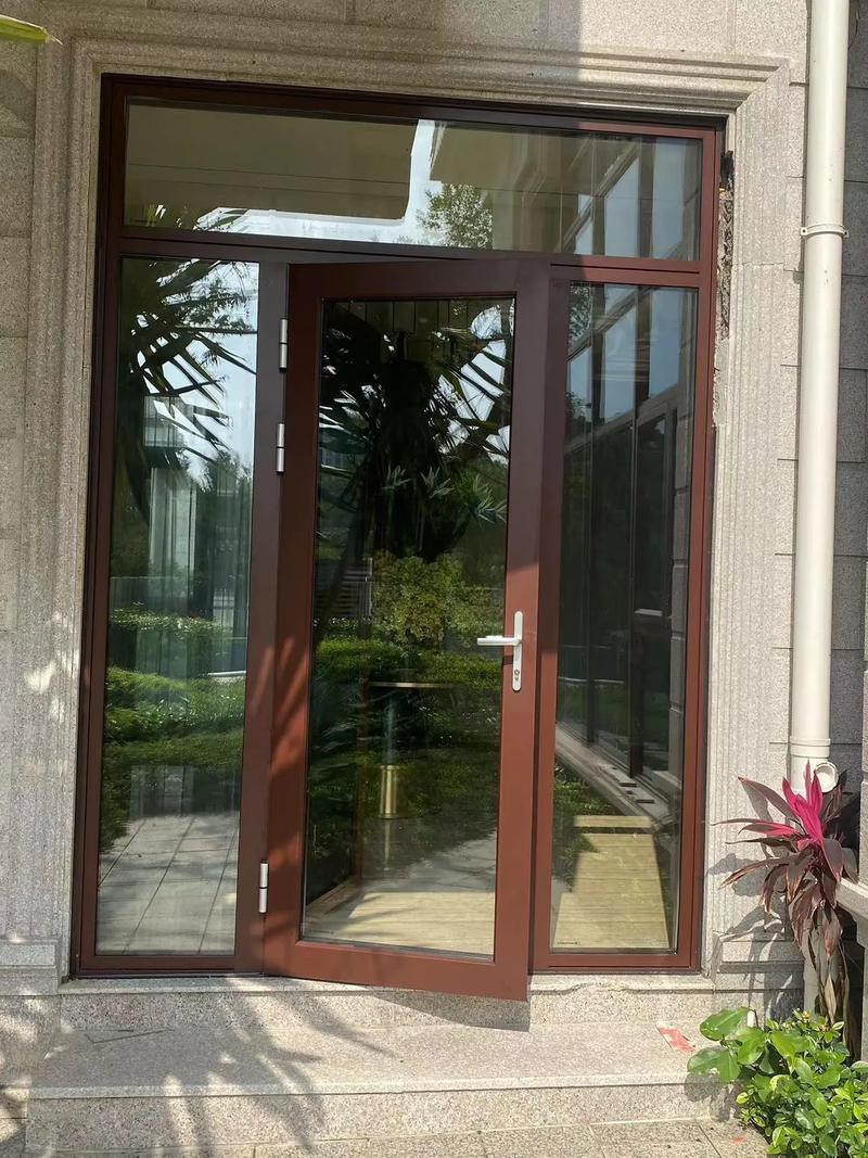 咖啡色專場 沃倫系統(tǒng)門窗，金屬門窗的藝術(shù)與實用融合