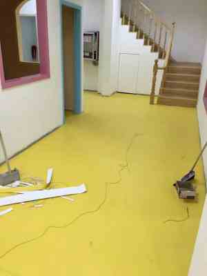 新疆烏魯木齊縣廠房防靜電PVC塑膠地板選購與采購指南